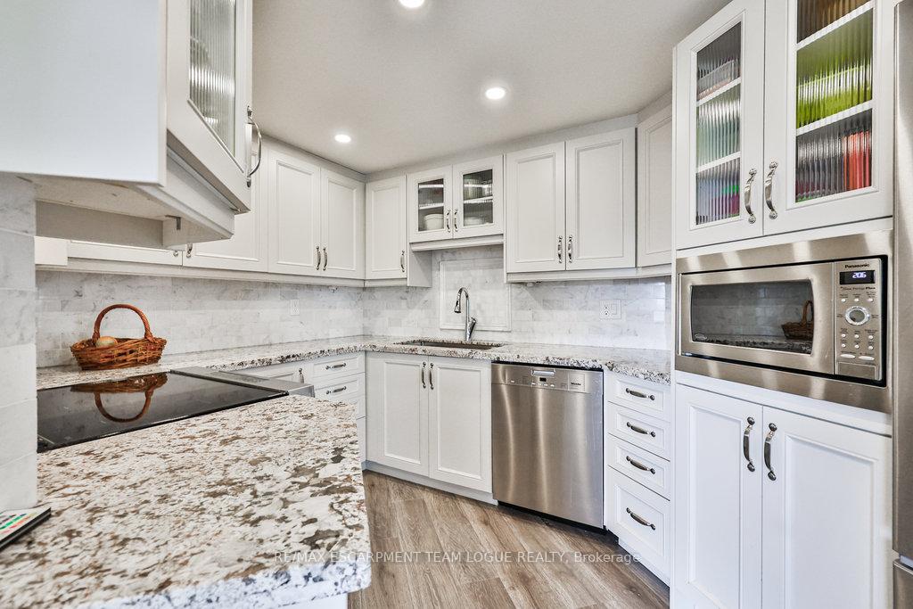 3 Bedrooms Condo at 7 Concorde,  Toronto For sale