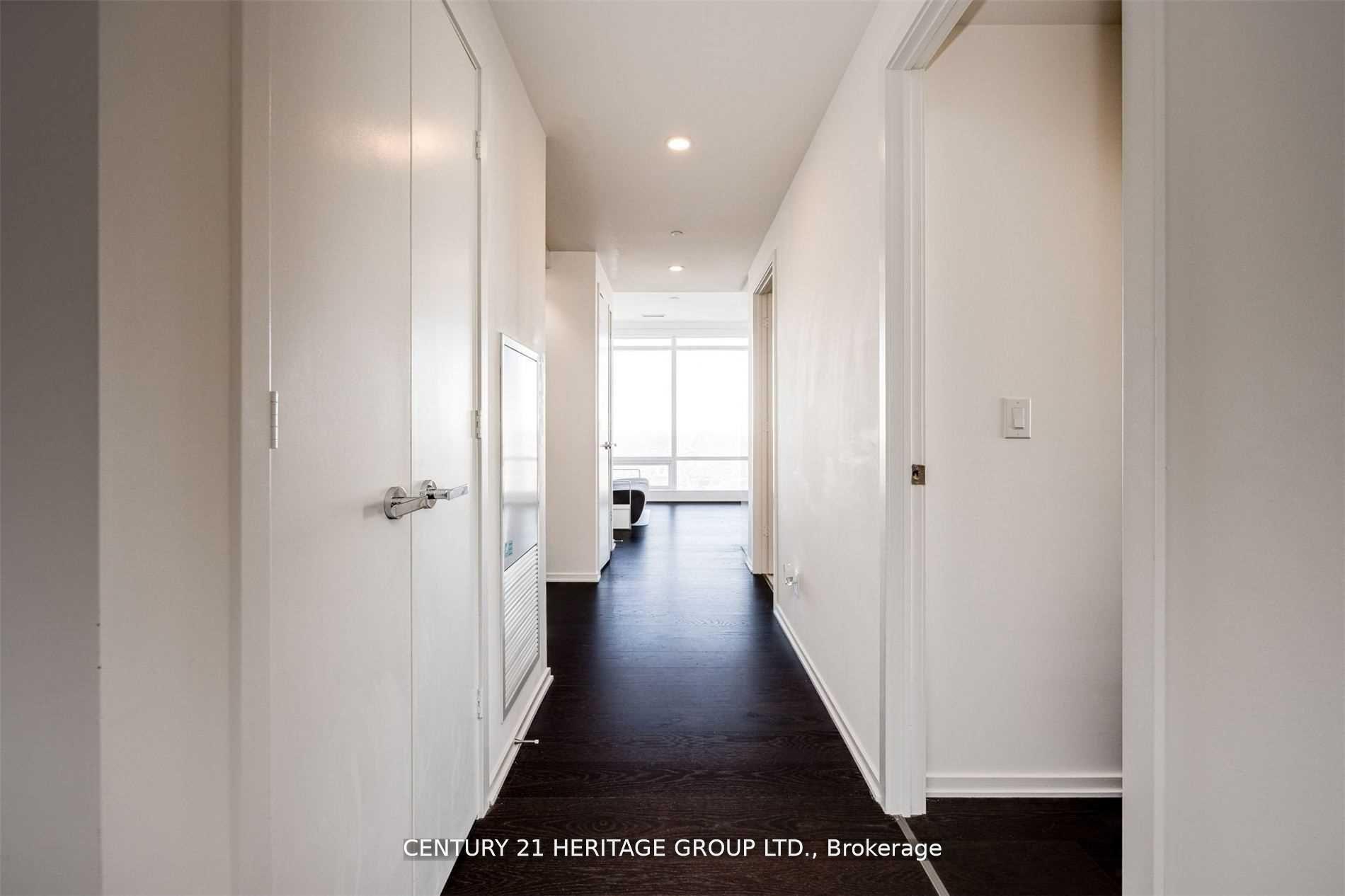 2 Bedrooms Condo at 1 Bloor, Toronto For sale