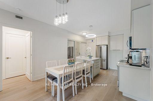 2 Bedrooms Condo at 70 Roehampton,  Toronto For sale