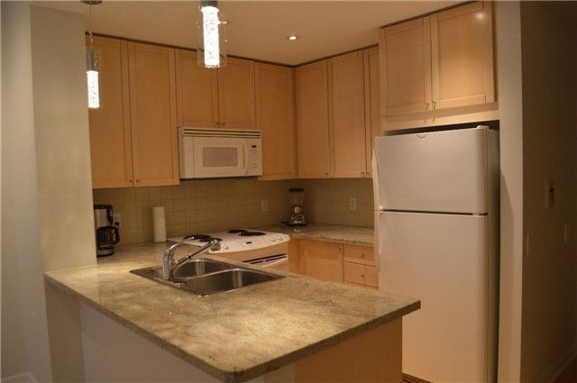85 Bloor Street E 912