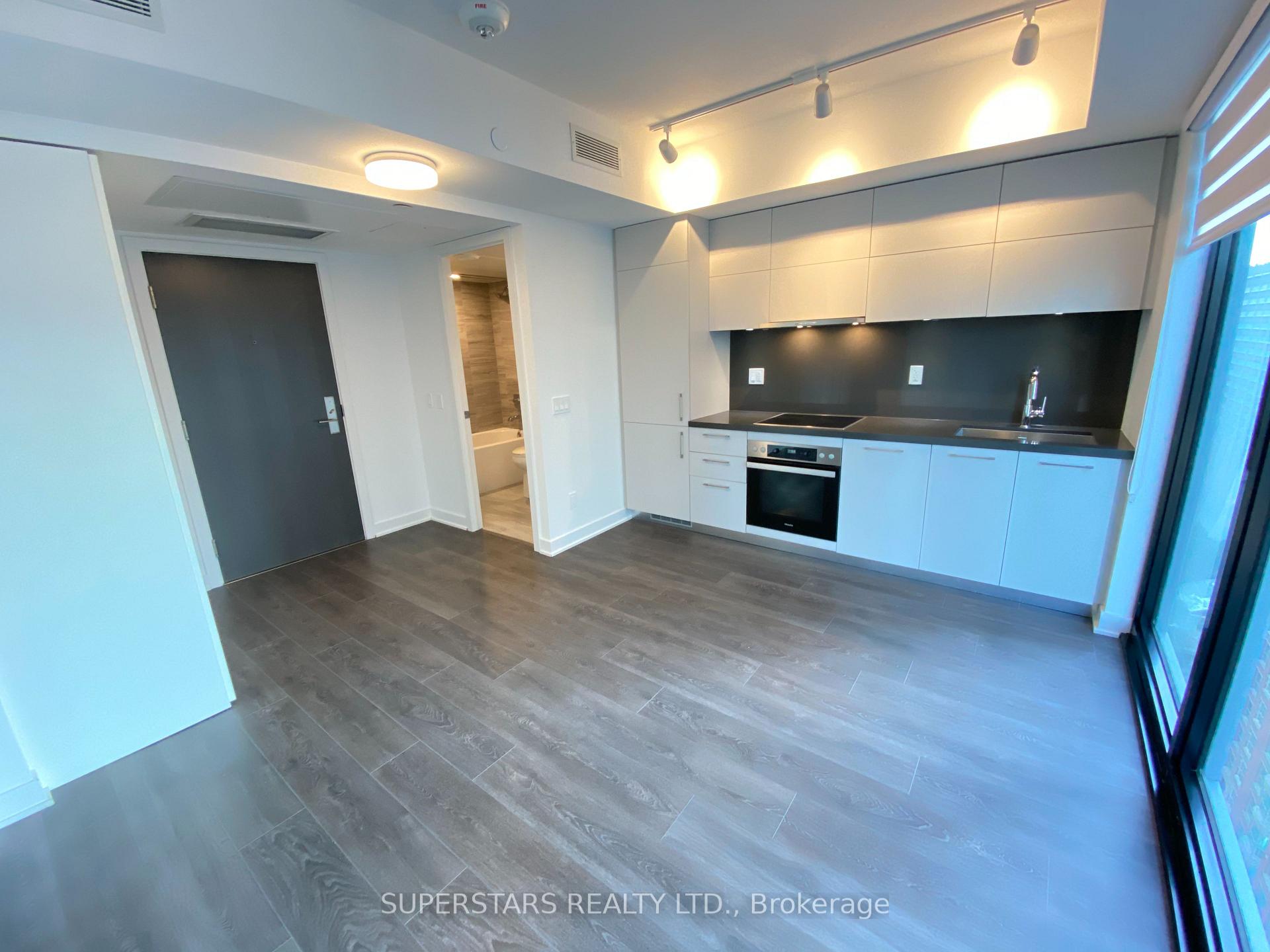 1 Bedroom Condo at 188 Cumberland,  Toronto For sale