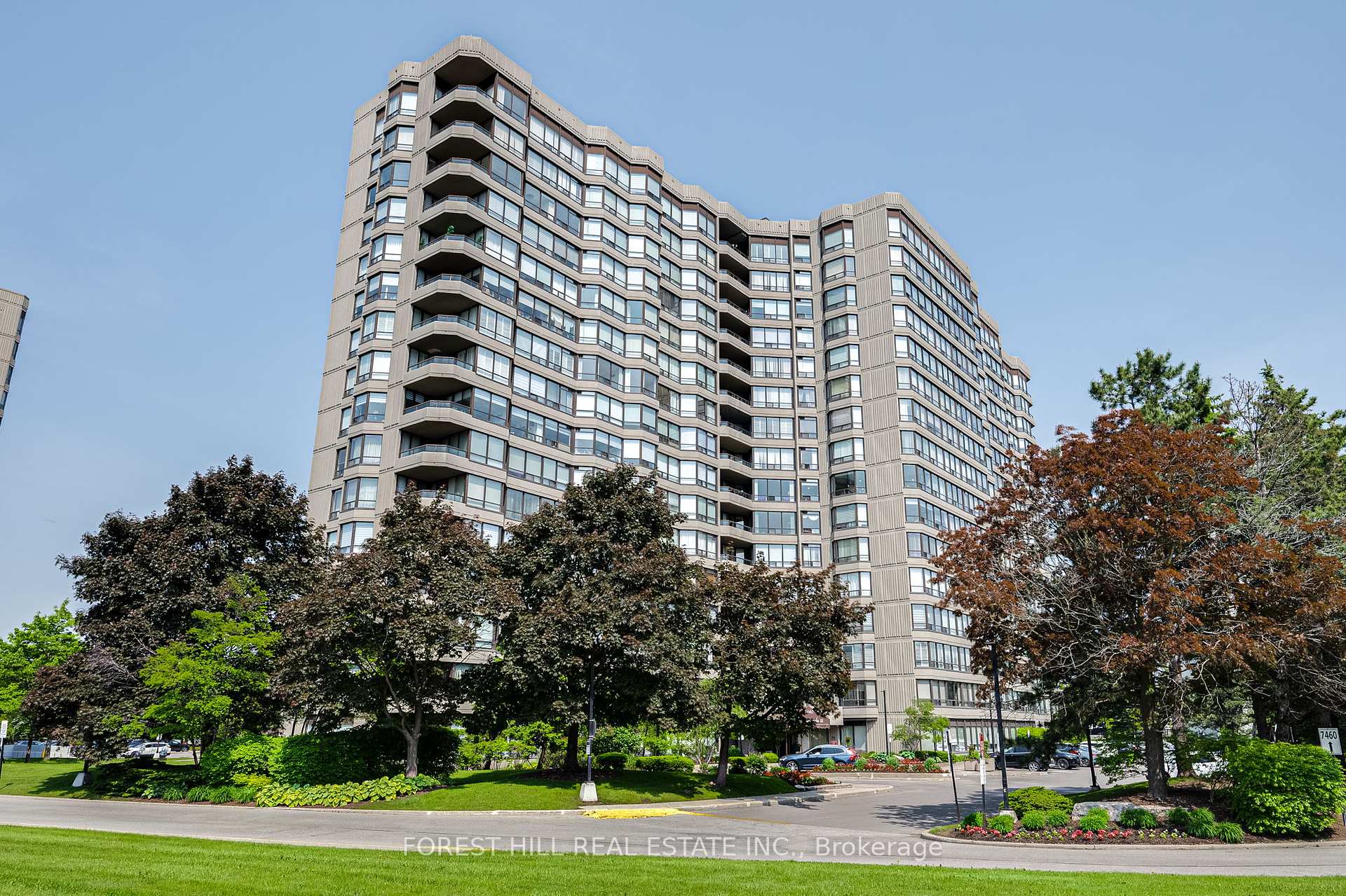 2 Bedrooms Condo at 7440 Bathurst, Vaughan For sale