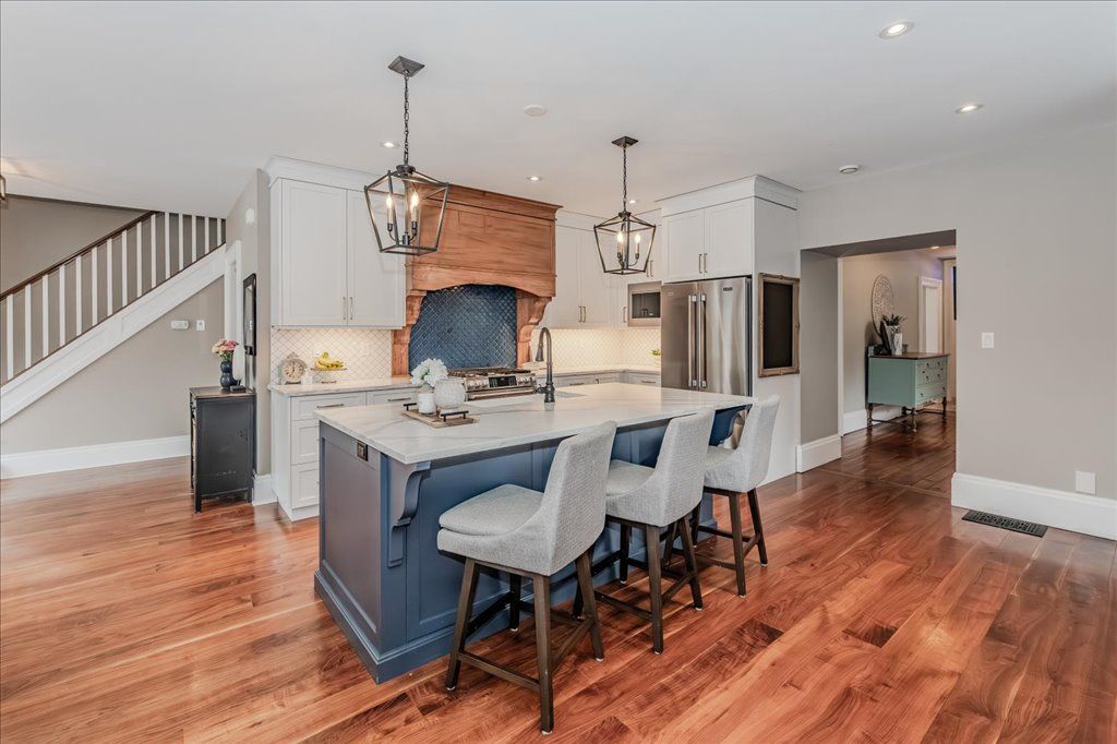 245 Hill Street W