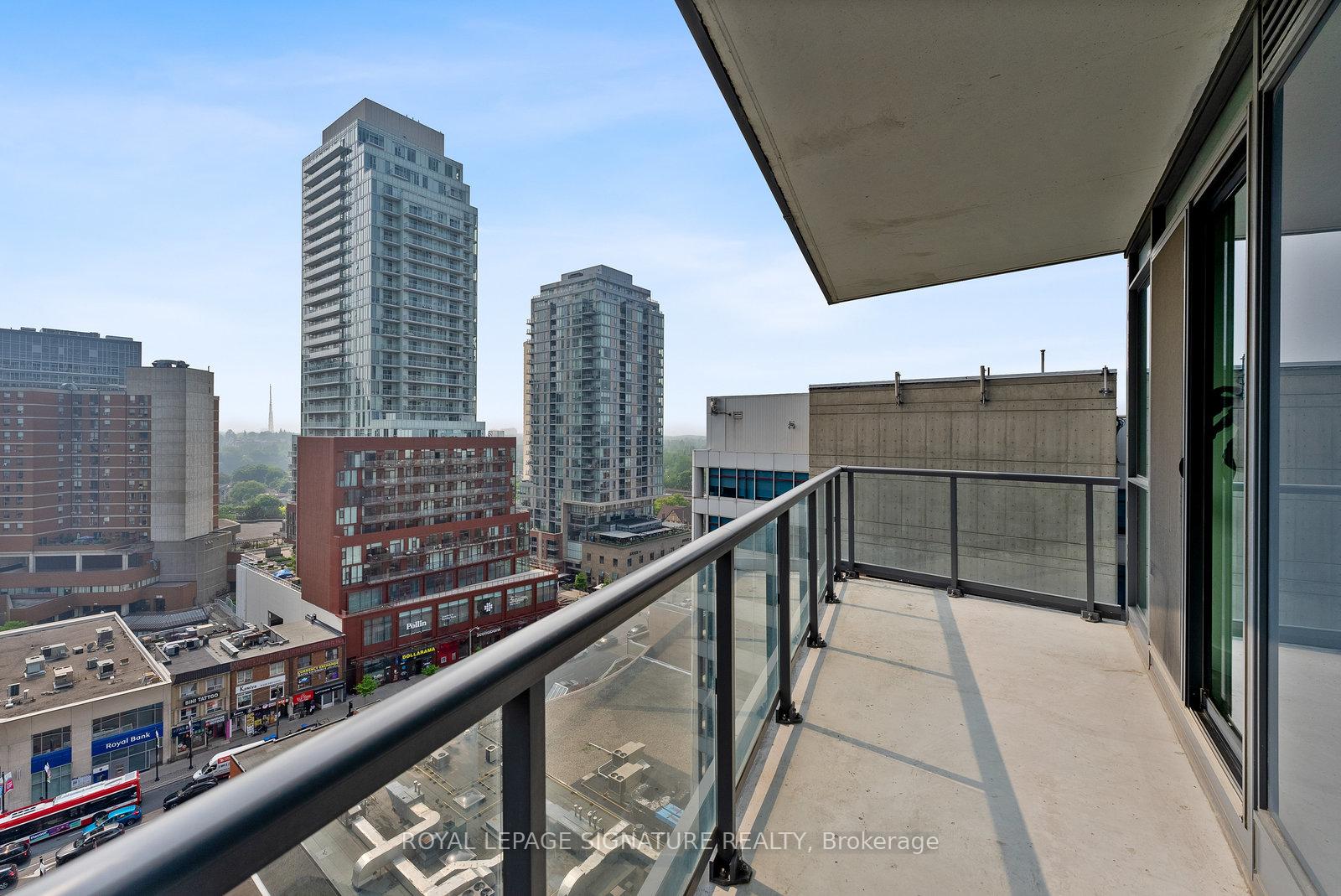 2 Bedrooms Condo at 30 Roehampton, Toronto For sale