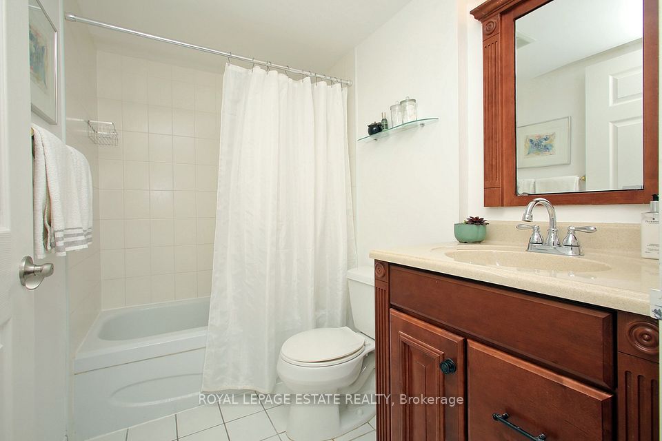 Primary bedroom's 4pc ensuite