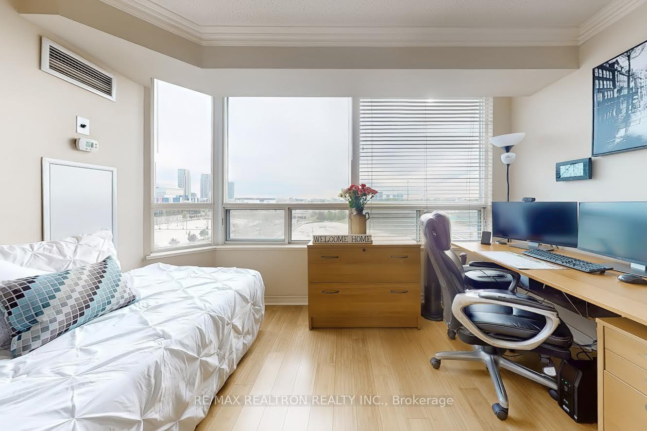 3 Bedrooms Condo at 68 Corporate, Toronto For sale