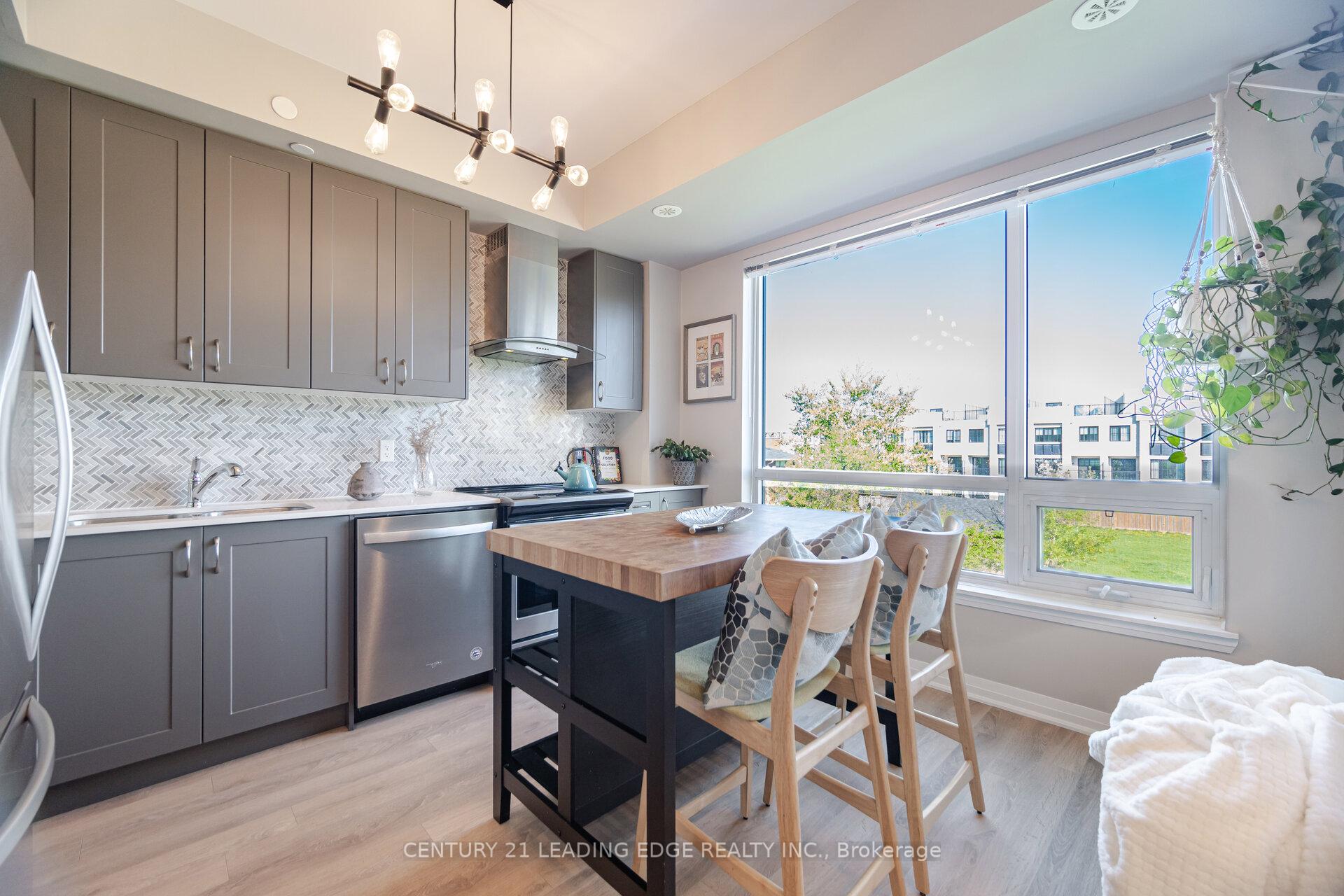 2 Bedrooms Condo at 650 Atwater, Mississauga For sale