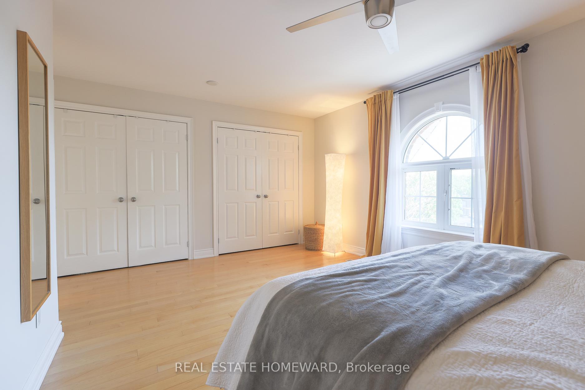 3 Bedrooms Condo at 36 Rusholme Park, Toronto For sale