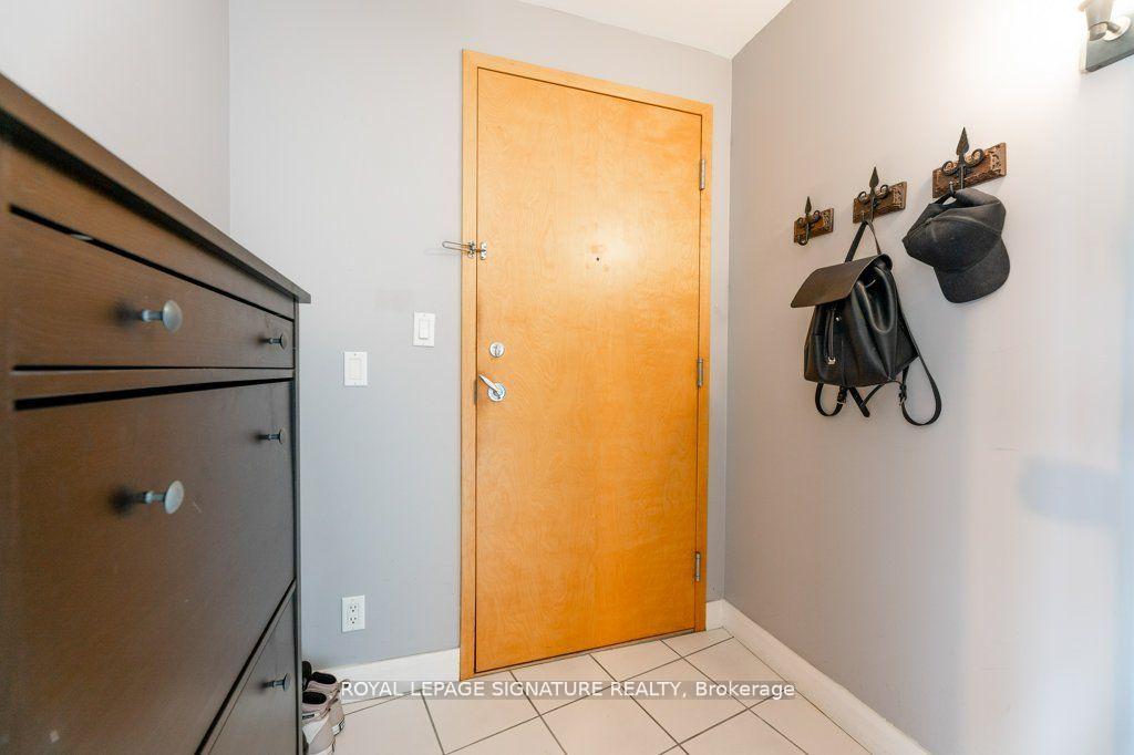 2 Bedrooms Condo at 700 King, Toronto For sale