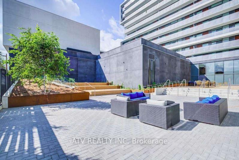 2 Bedrooms Condo at 160 Flemington, Toronto For sale