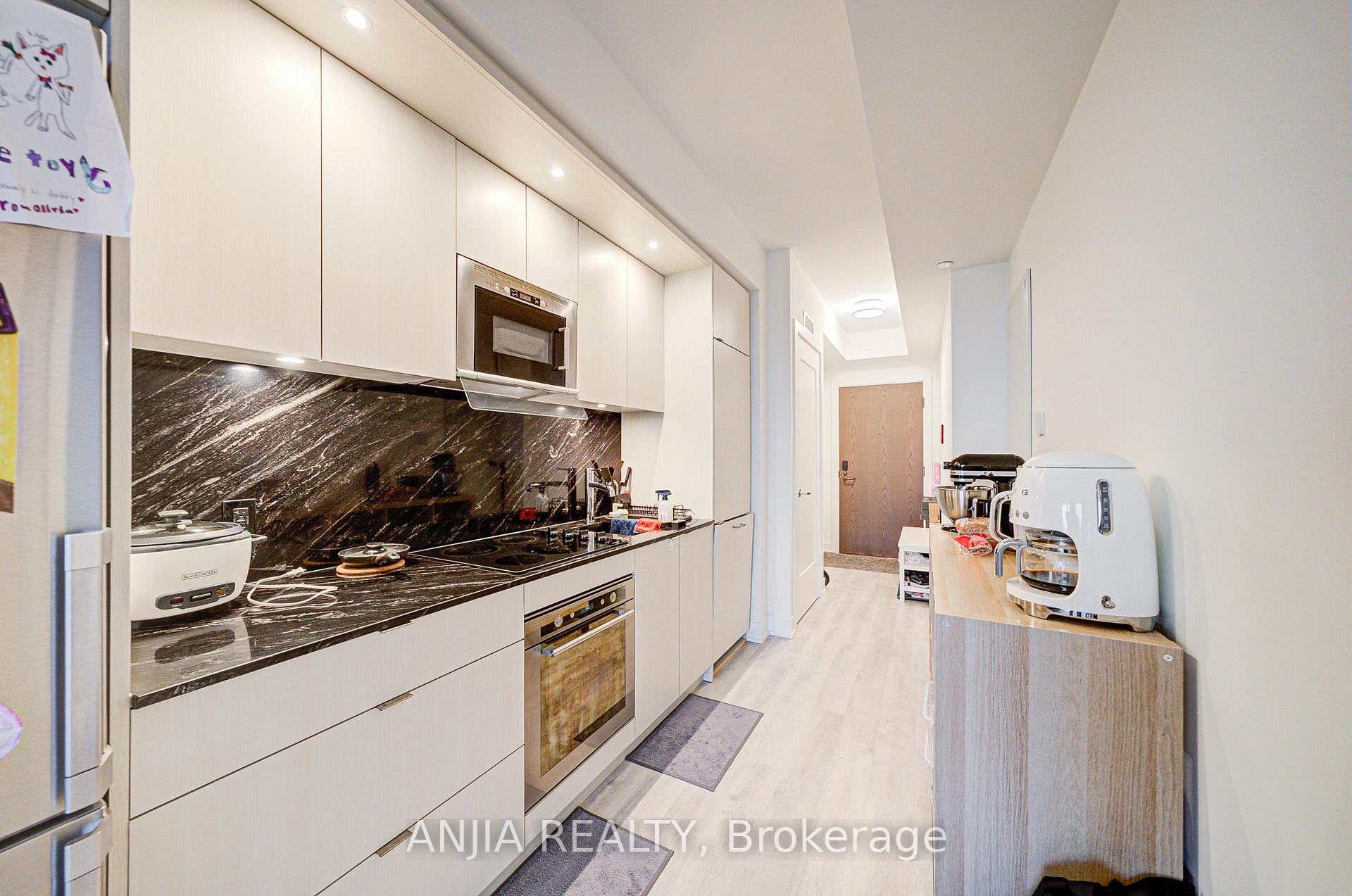 2 Bedrooms Condo at 30 Inn On The Park, Toronto For sale