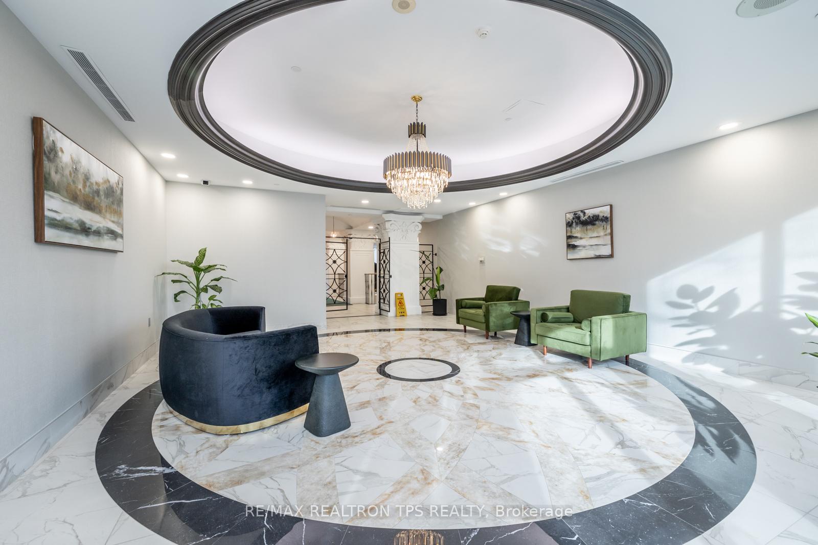 3 Bedrooms Condo at 61 Town Centre, Toronto For sale