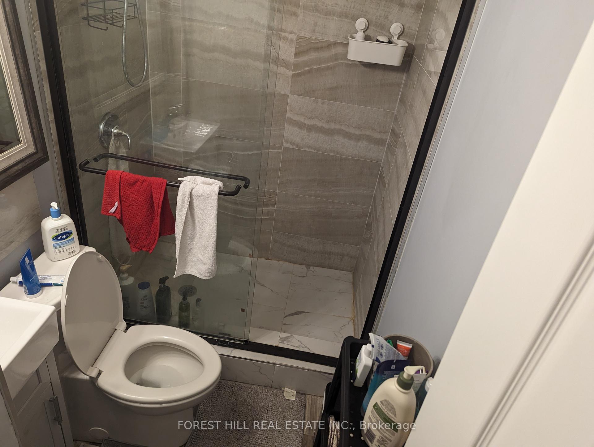 5 Bedrooms Condo at 2395 Bromsgrove,  Mississauga For sale