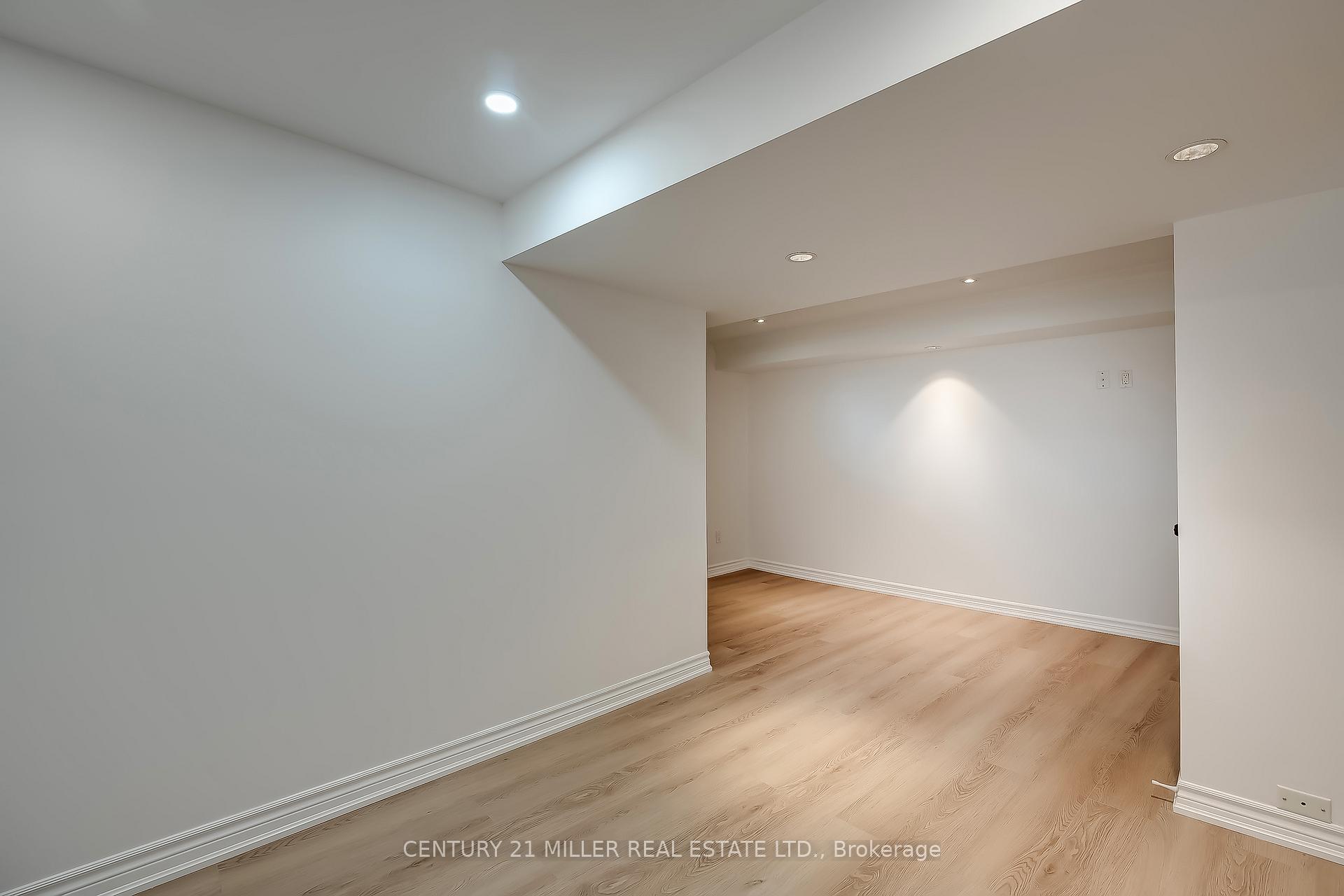 3 Bedrooms Condo at 1240 Westview, Oakville For sale