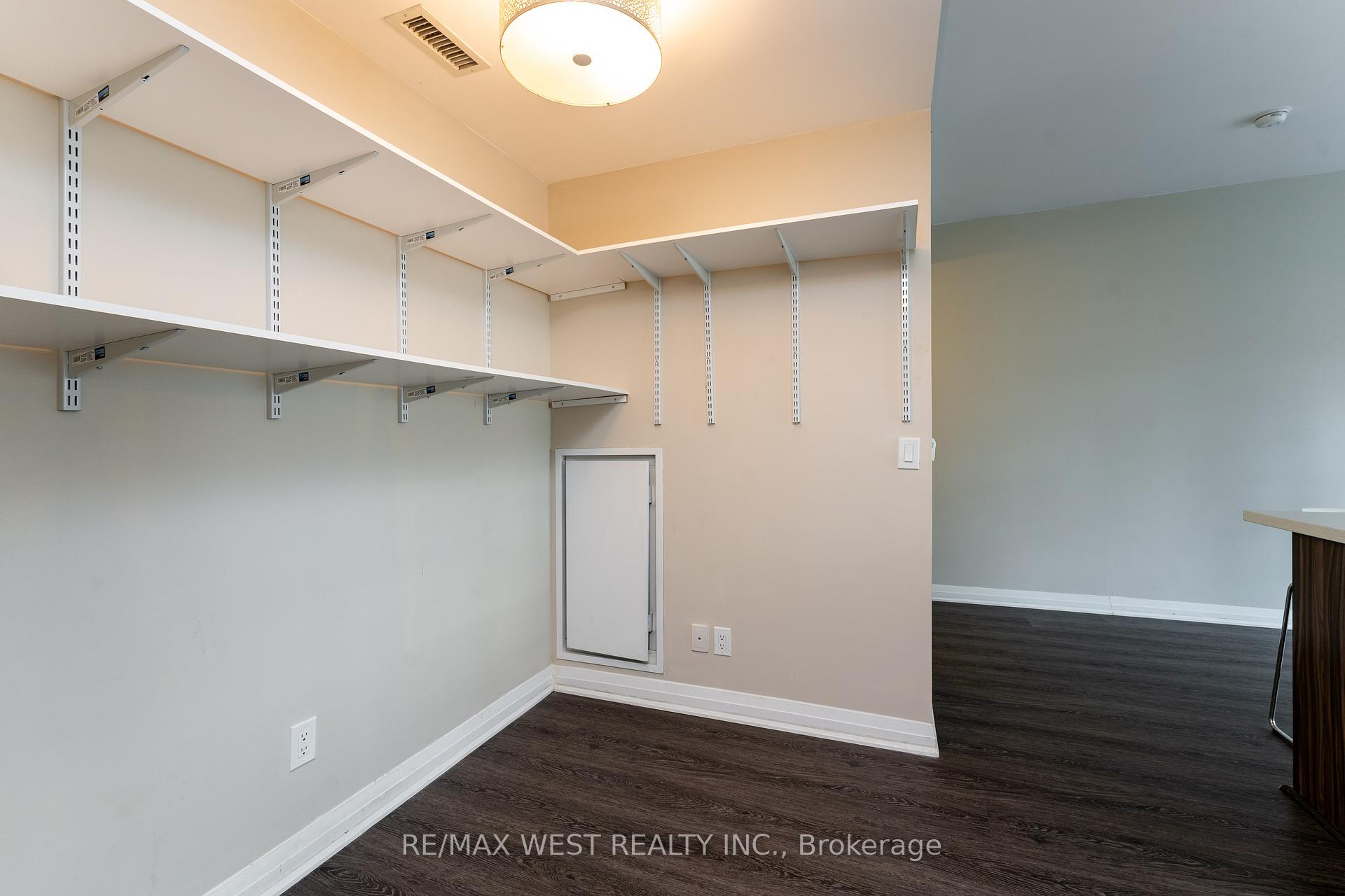 2 Bedrooms Condo at 8 Mercer, Toronto For sale