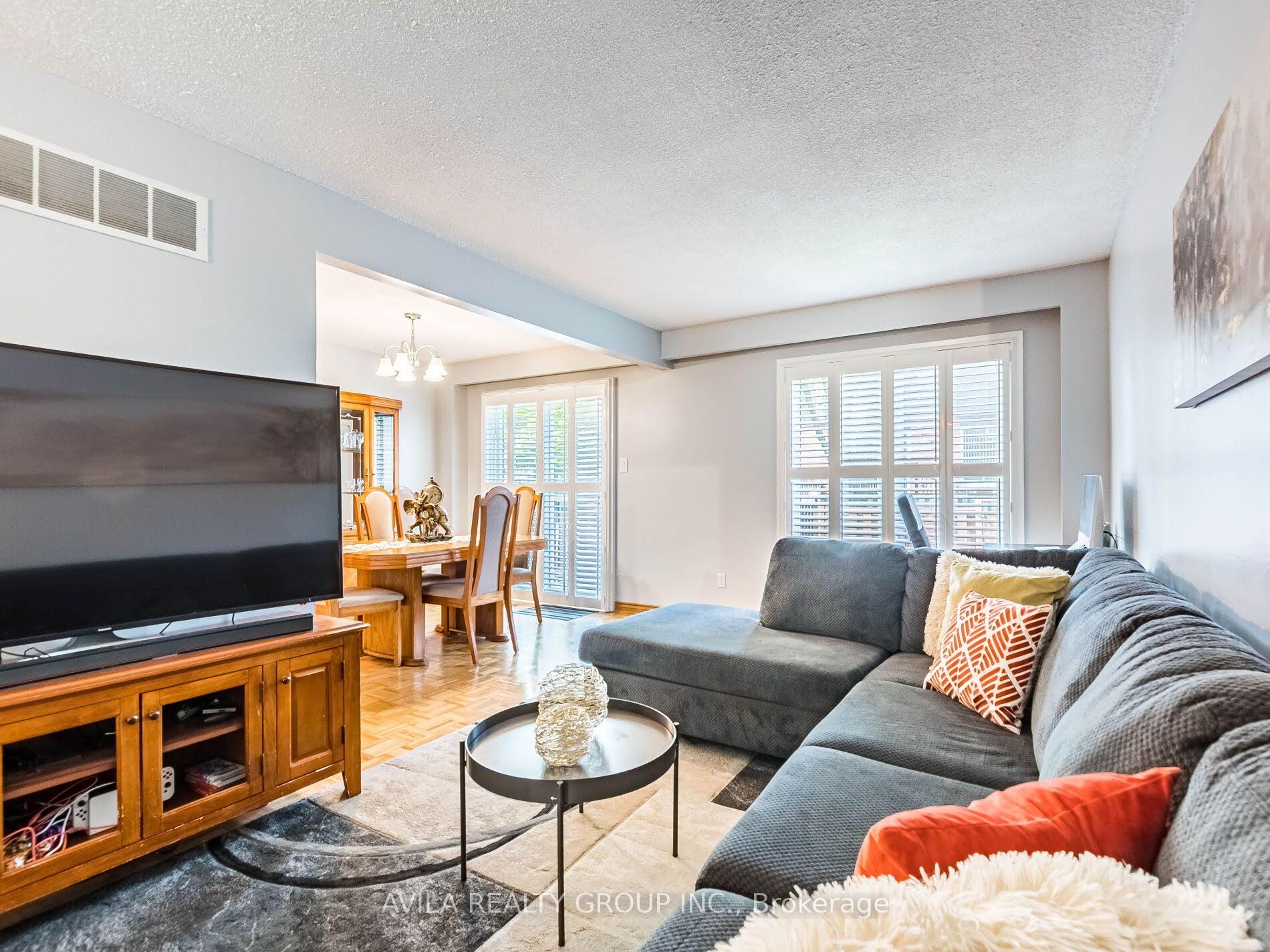 4 Bedrooms Condo at 750 Burnhamthorpe, Mississauga For sale