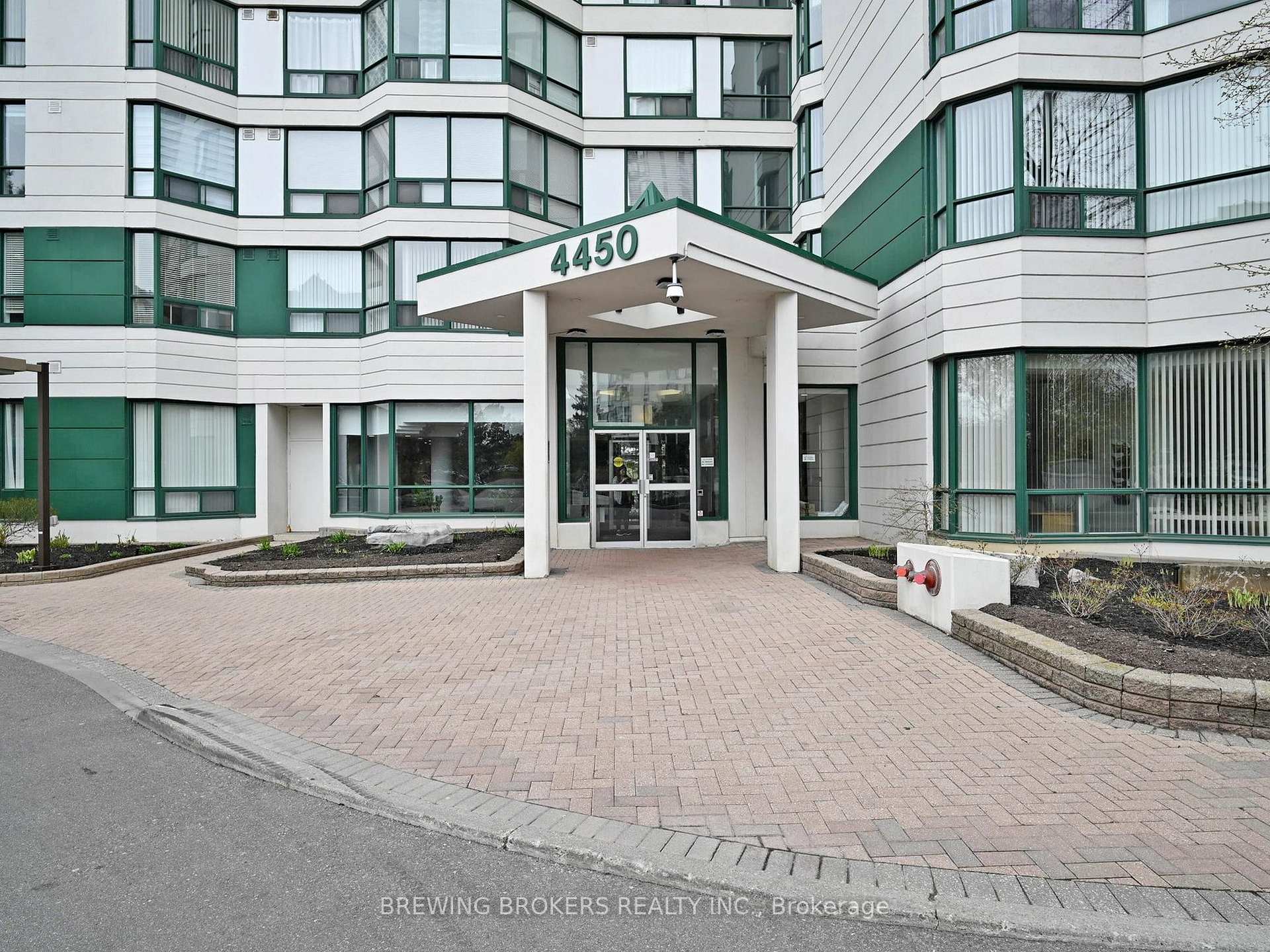 3 Bedrooms Condo at 4450 Tucana, Mississauga For sale