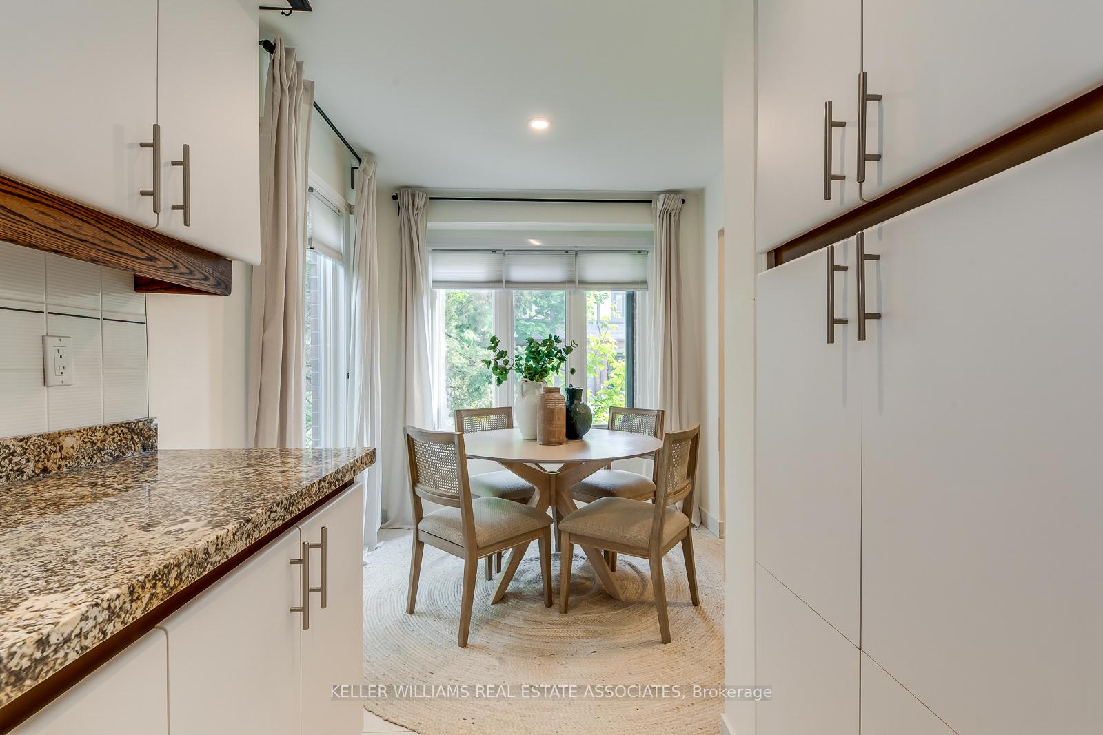 4 Bedrooms Condo at 3050 Orleans, Mississauga For sale