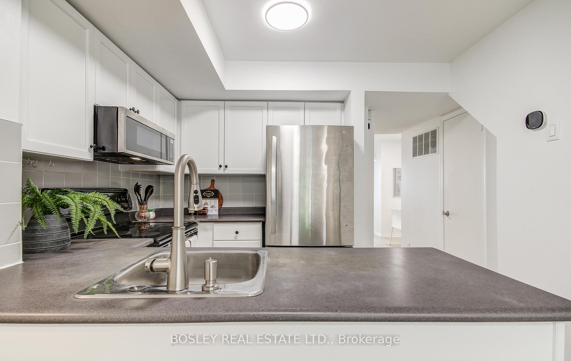 2 Bedrooms Condo at 18 Laidlaw, Toronto For sale