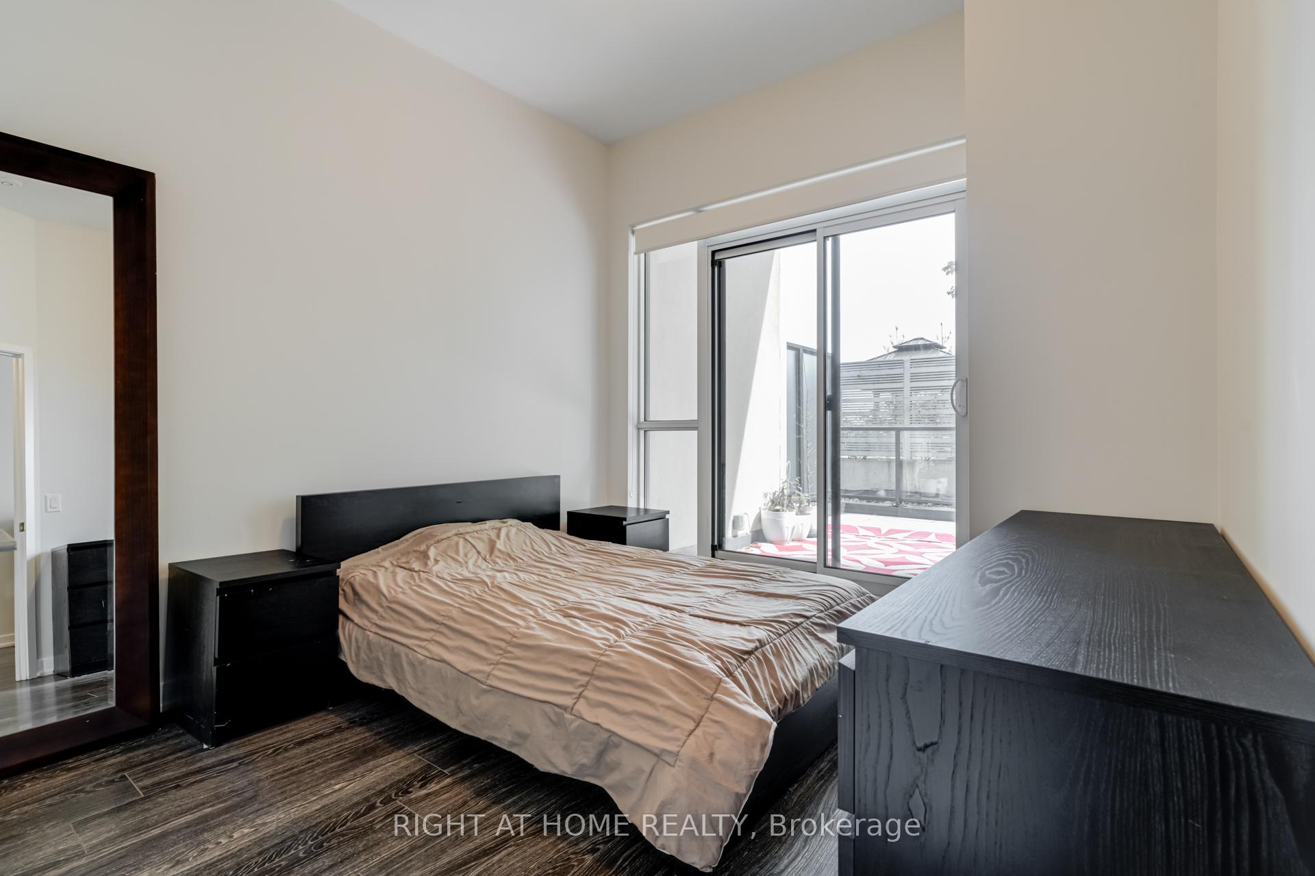 2 Bedrooms Condo at 4085 Parkside Village, Mississauga For sale