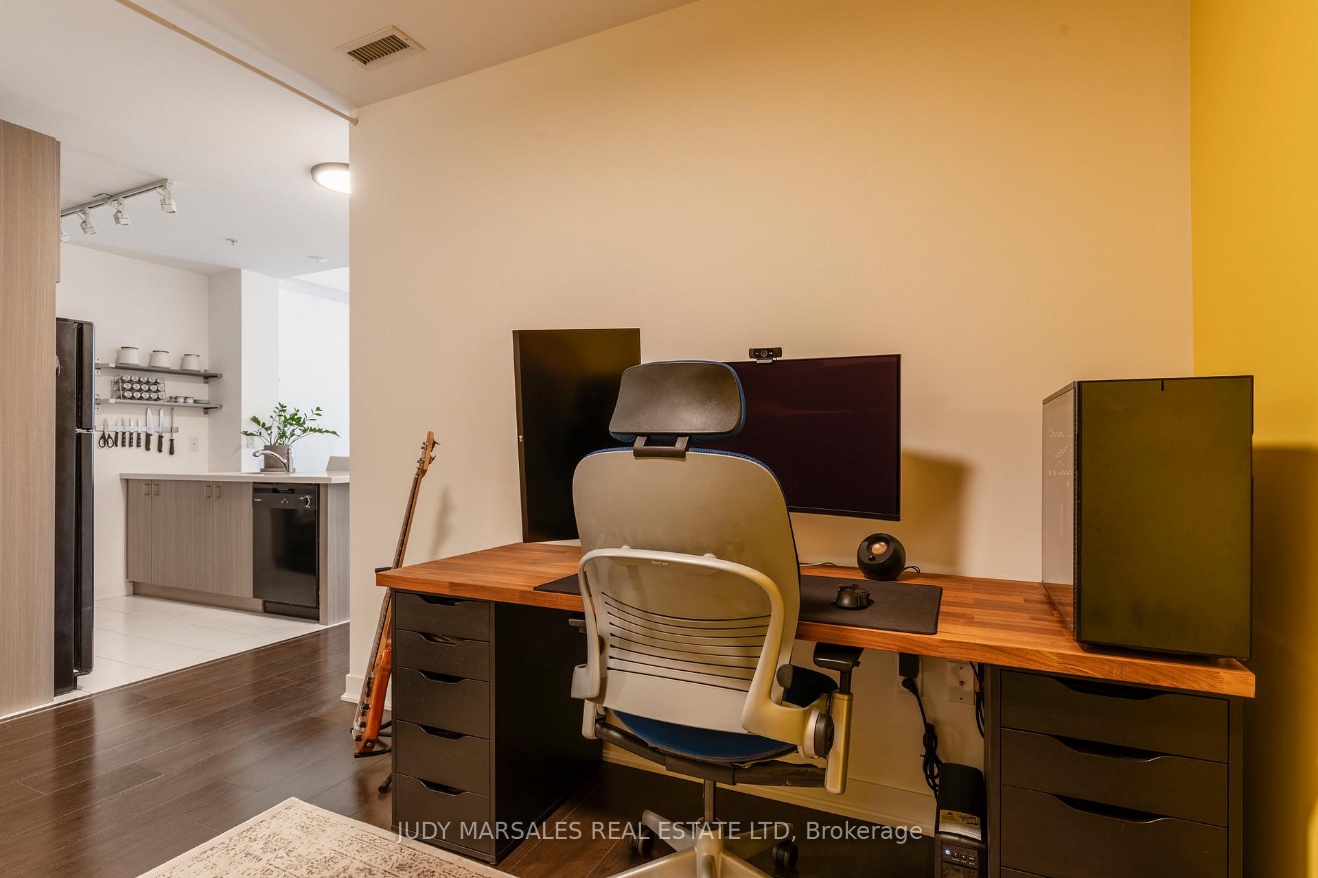 1 Bedroom Condo at 85 Robinson, Hamilton For sale