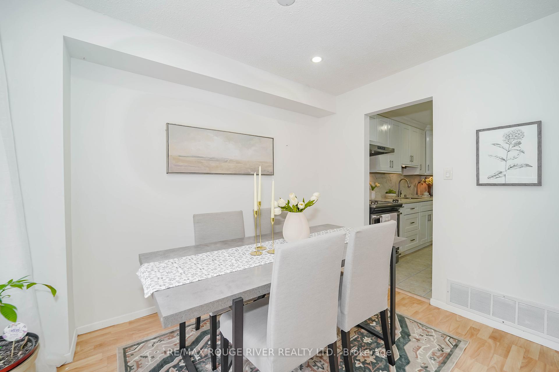 3 Bedrooms Condo at 100 Bridletowne, Toronto For sale
