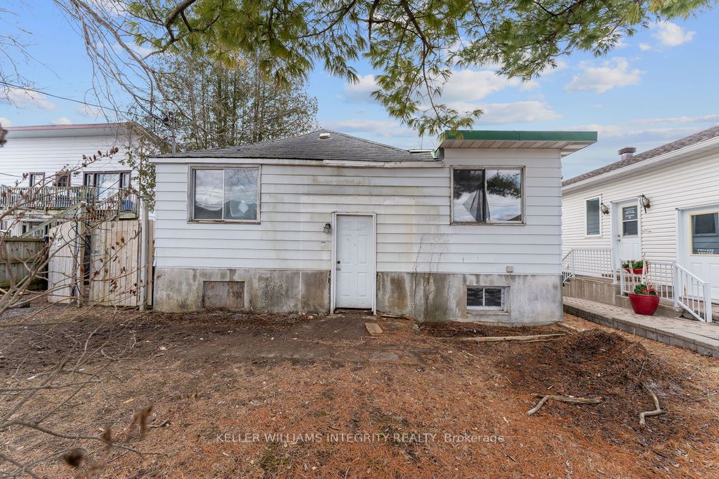 924 Beauchamp Avenue, OrleansConventGlenandArea, ON K1C 3A8