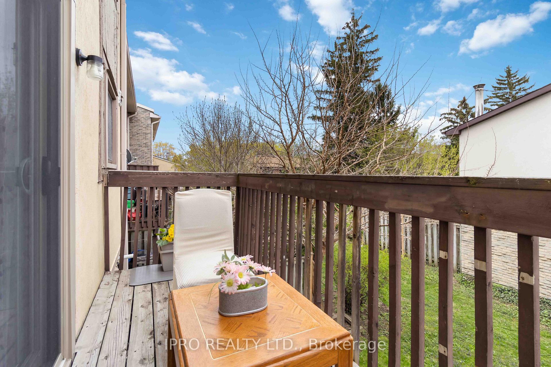 3 Bedrooms Condo at 3345 Silverado, Mississauga For sale