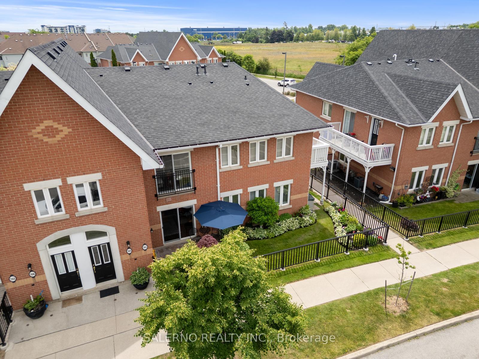 3 Bedrooms Condo at 1701 Lampman, Burlington For sale
