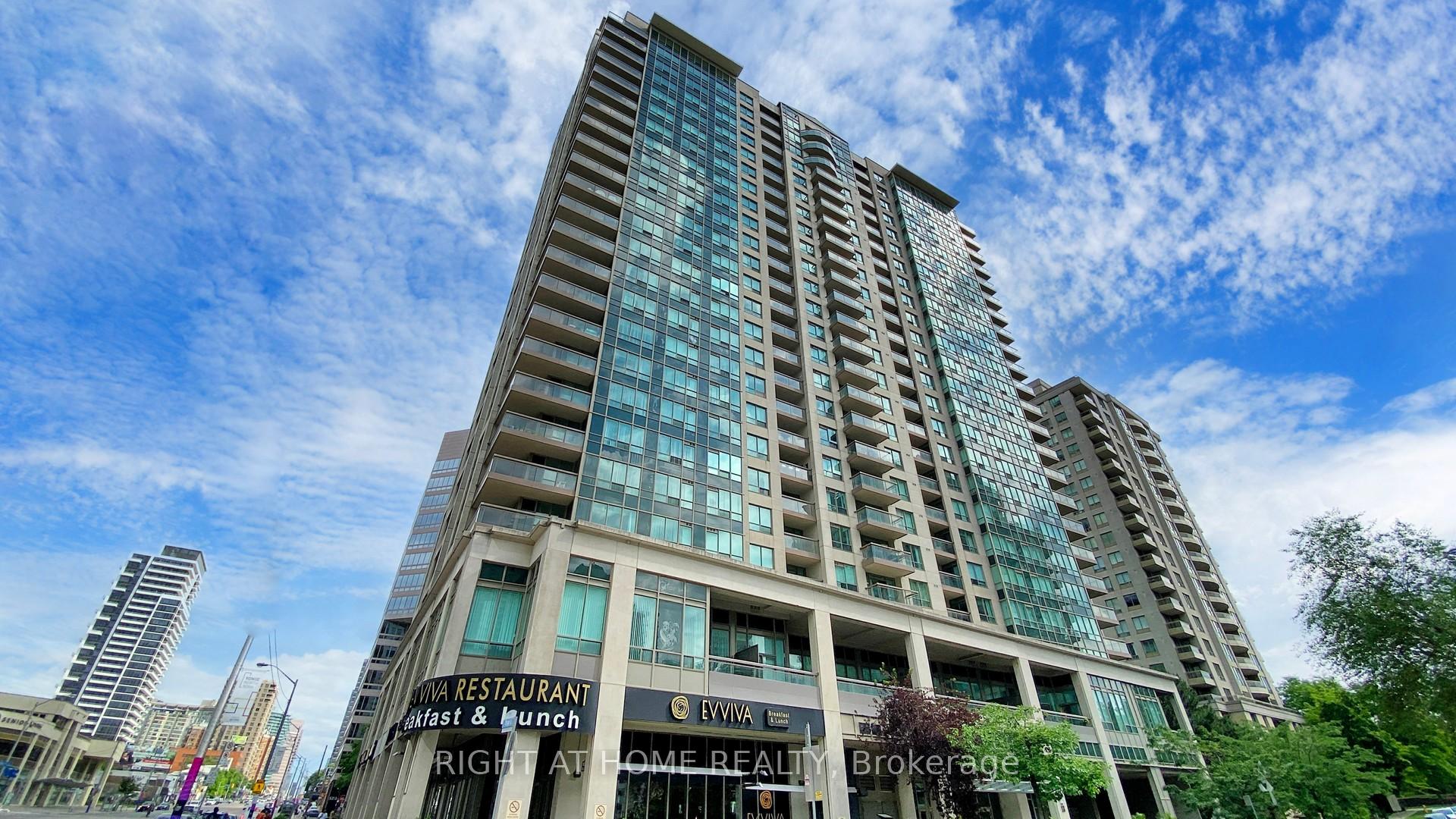 3 Bedrooms Condo at 18 Parkview, Toronto For sale