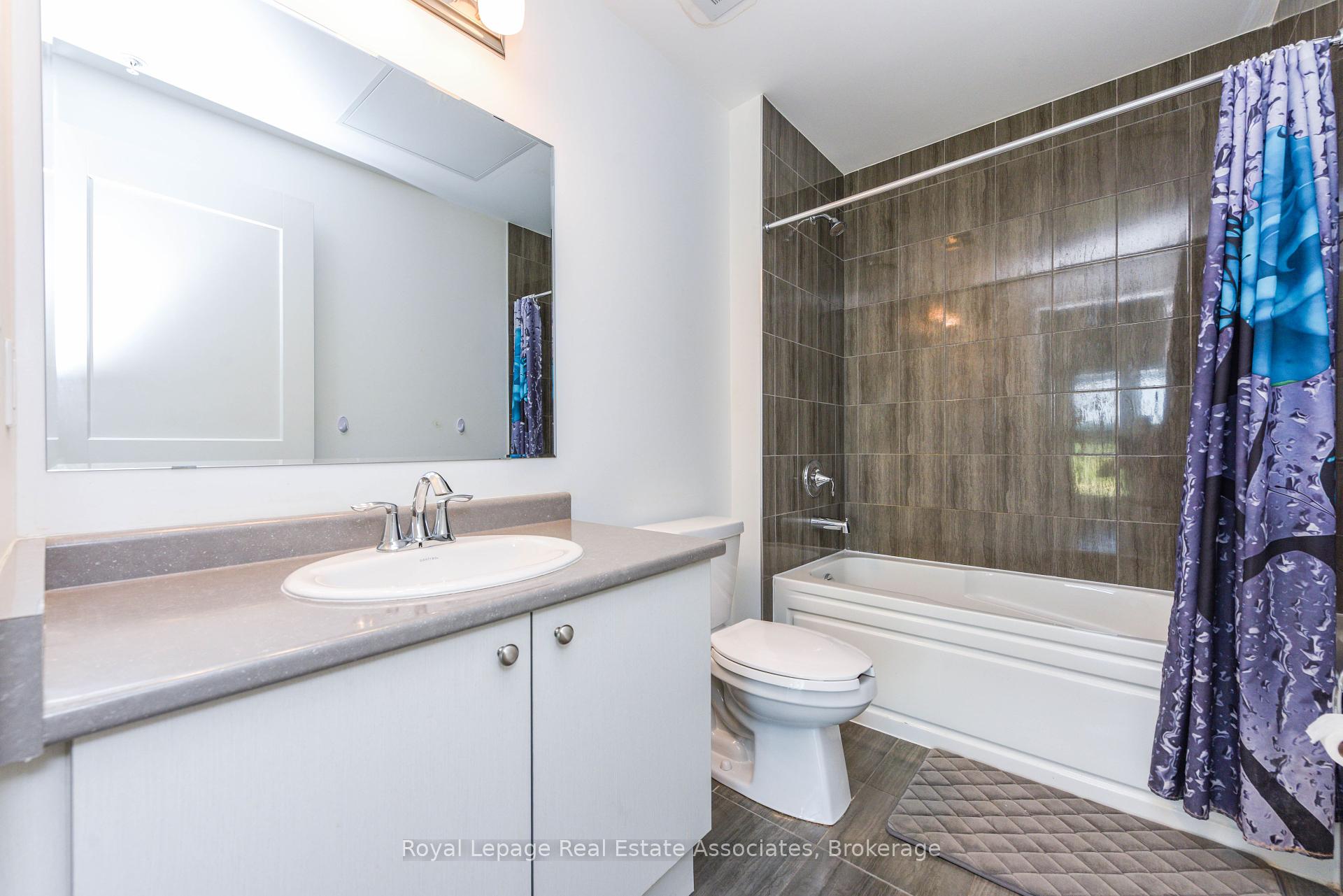 3 Bedrooms Condo at 102 Grovewood, Oakville For sale