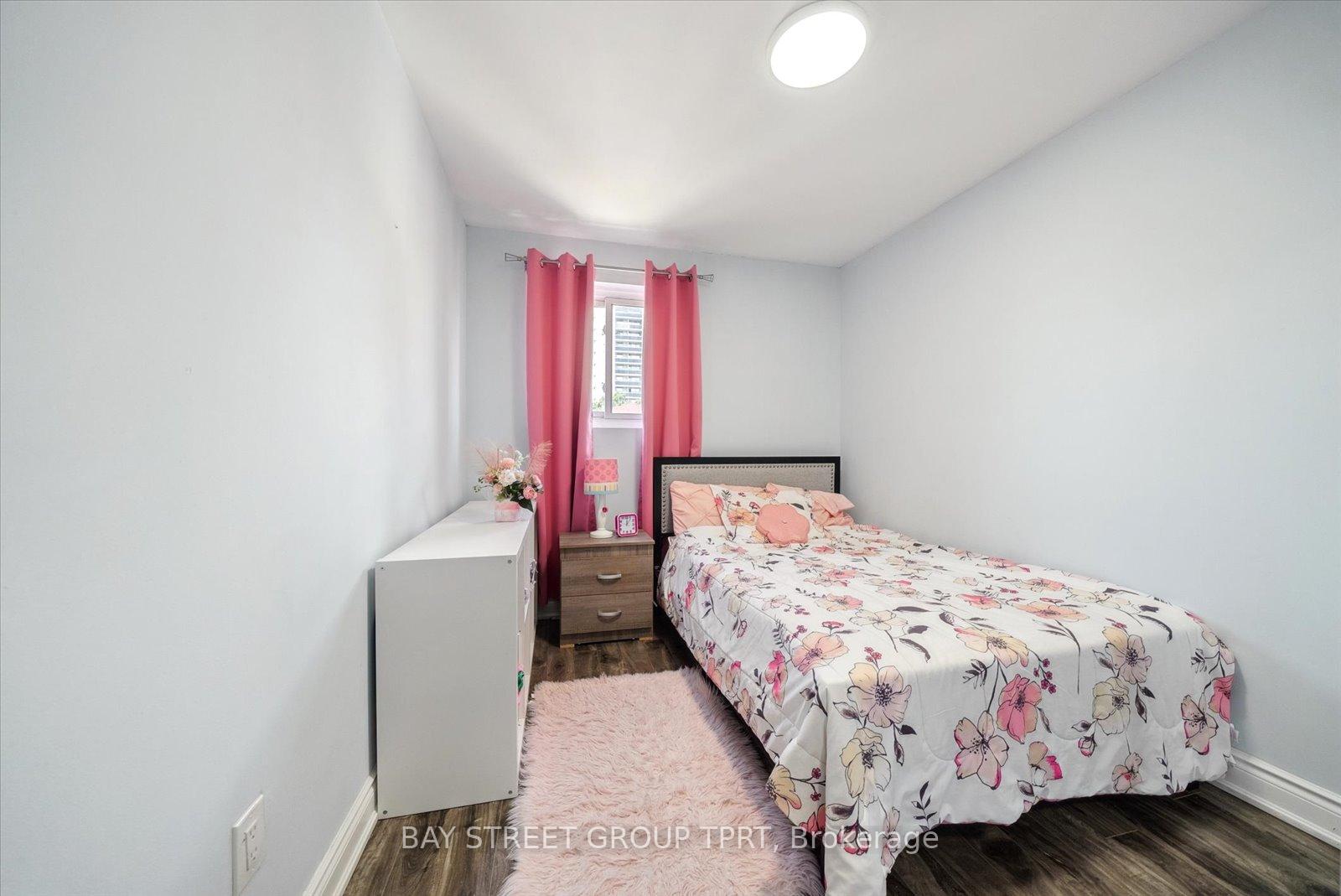 4 Bedrooms Condo at 16 Bur Oak, Toronto For sale