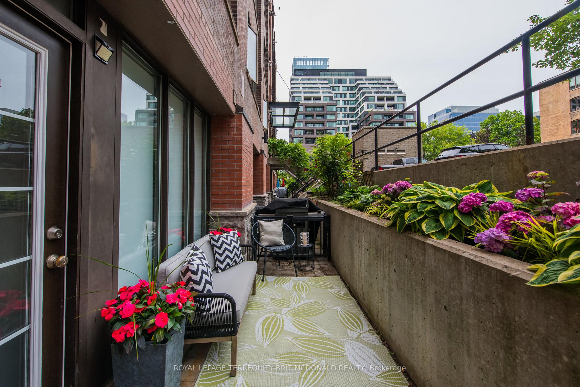 2 Bedrooms Condo at 436 Wellington, Toronto For sale