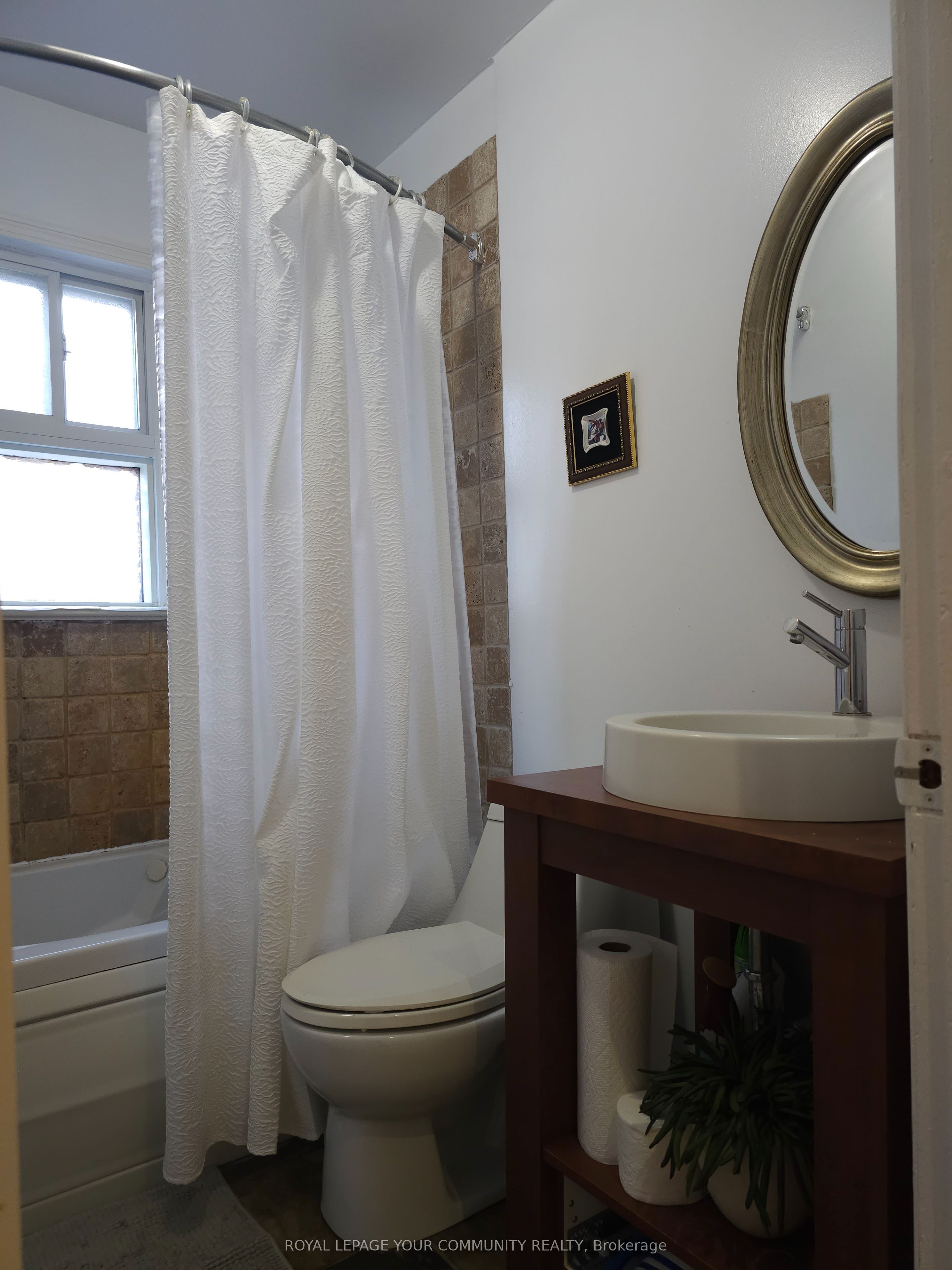 222 Patricia Avenue, Toronto, ON M2M 1J5
