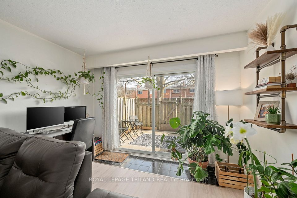 61 Arbour Glen