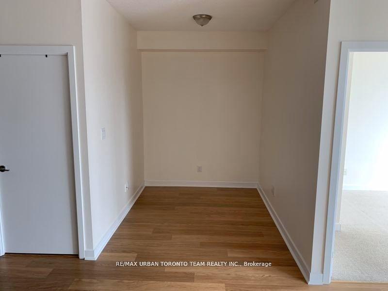 2 Bedrooms Condo at 33 Bay, Toronto For sale