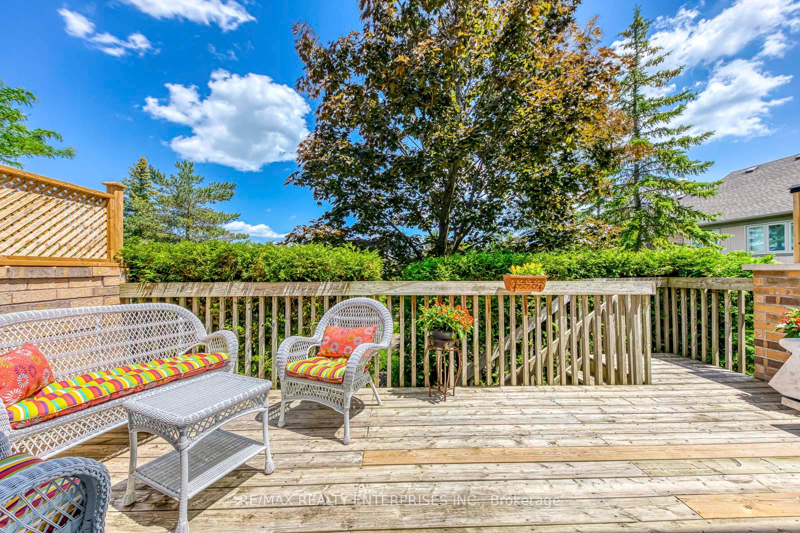 3 Bedrooms Condo at 5658 Glen Erin, Mississauga For sale