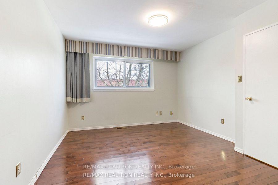 3 Bedrooms Condo at 44 Chester Le, Toronto For sale