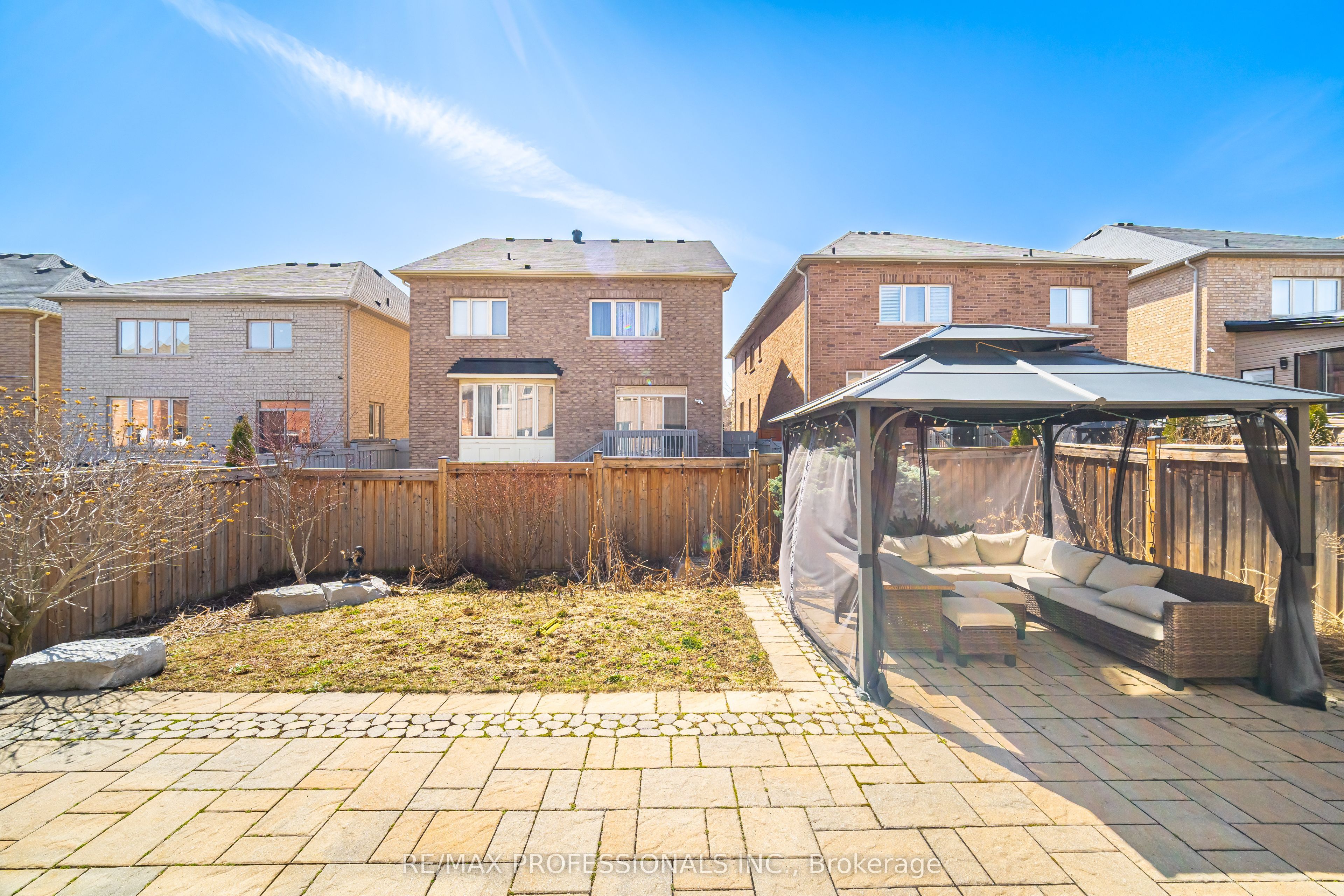 35 Lampman Crescent