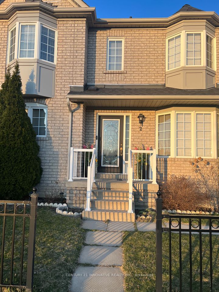 2 Tracey Court, Whitby, ON L1R 3R3