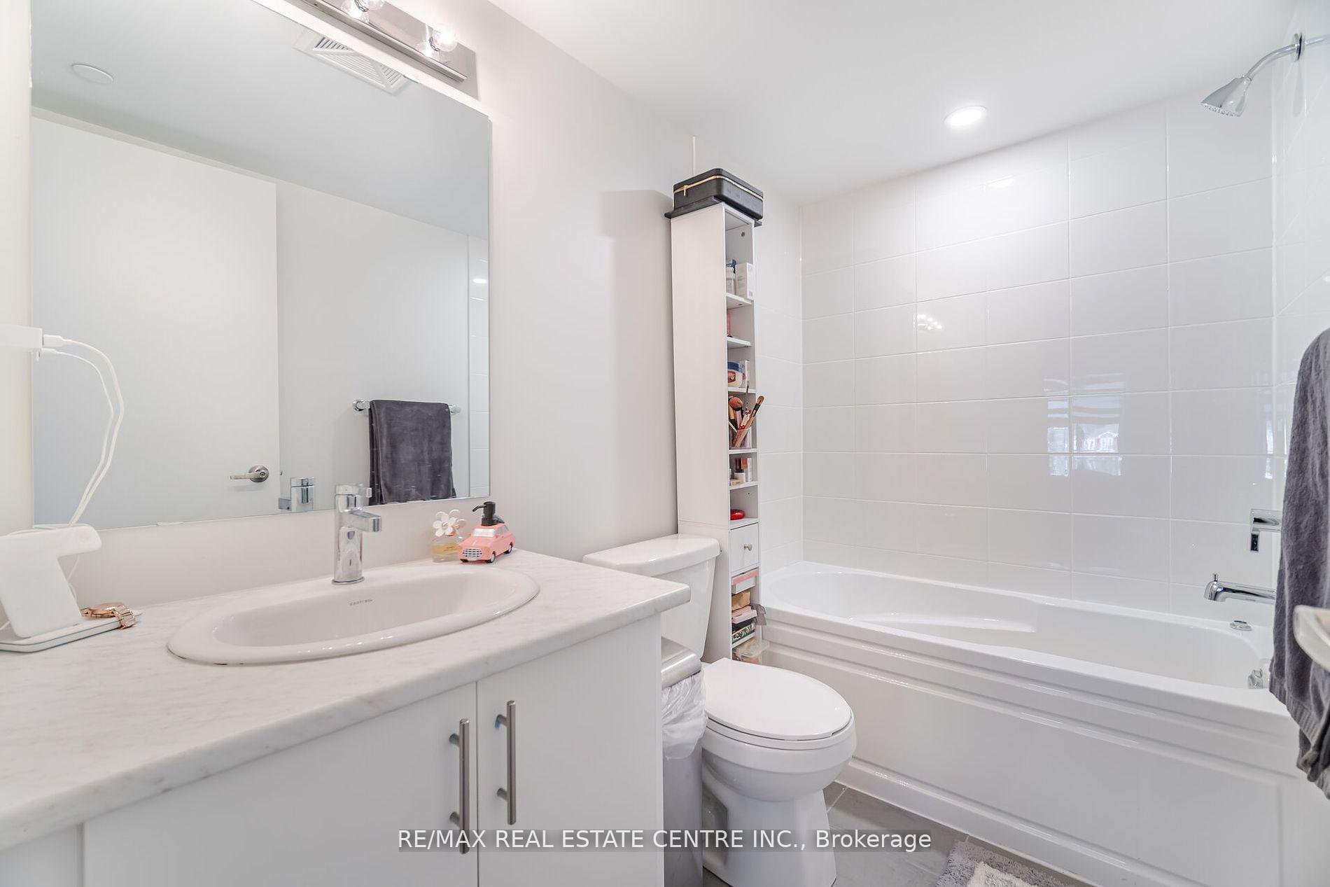 2 Bedrooms Condo at 3562 Colonial,  Mississauga For sale