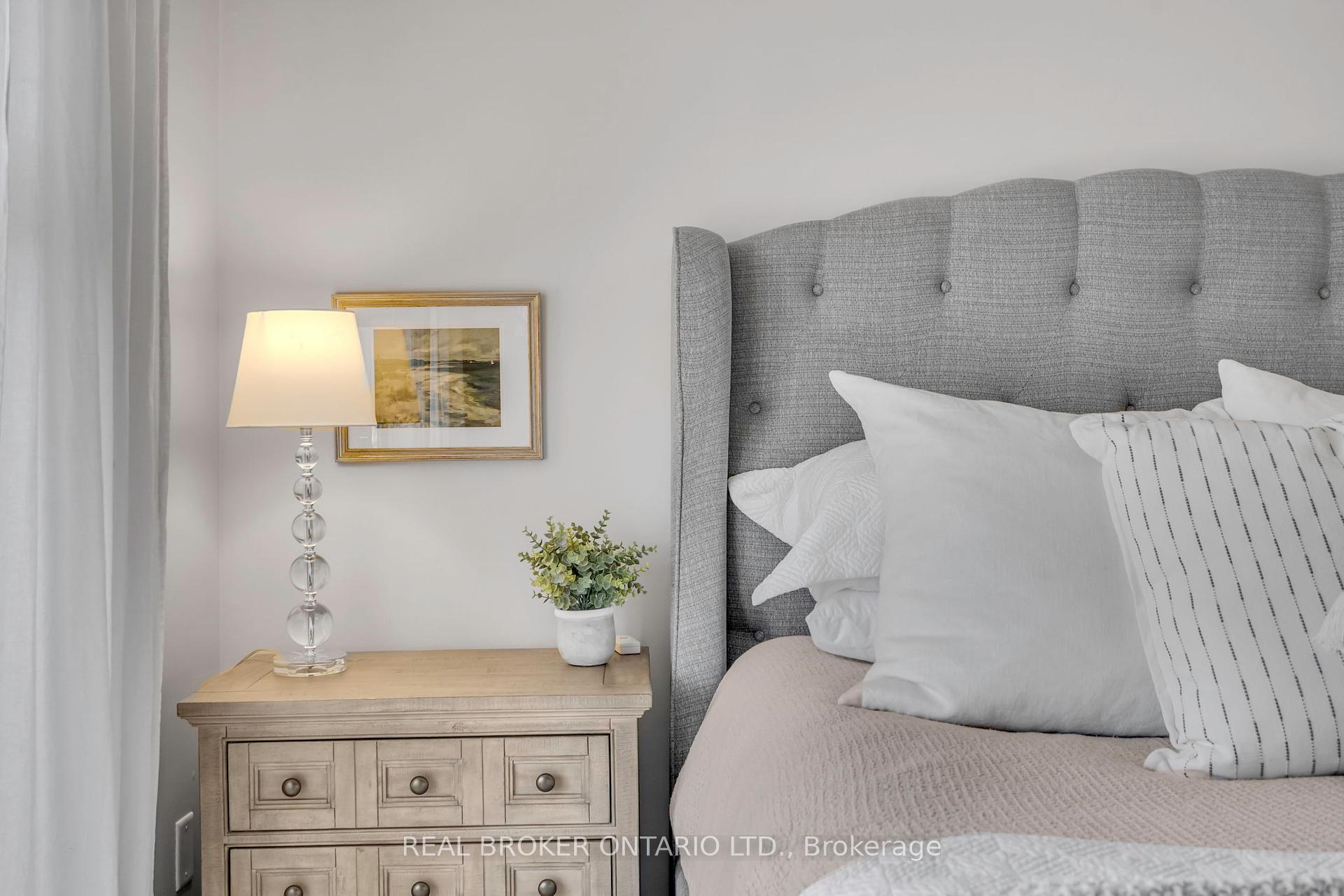 2 Bedrooms Condo at 2015 Cleaver, Burlington For sale