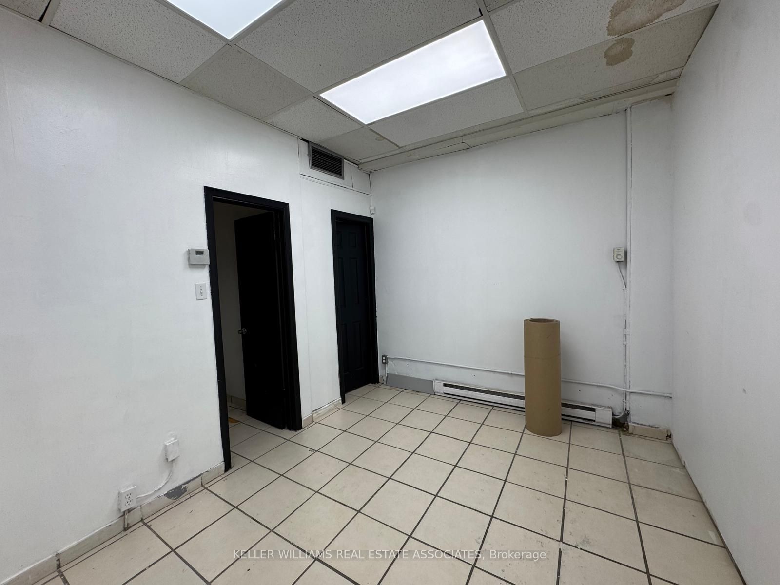 300 Lakeshore Road W