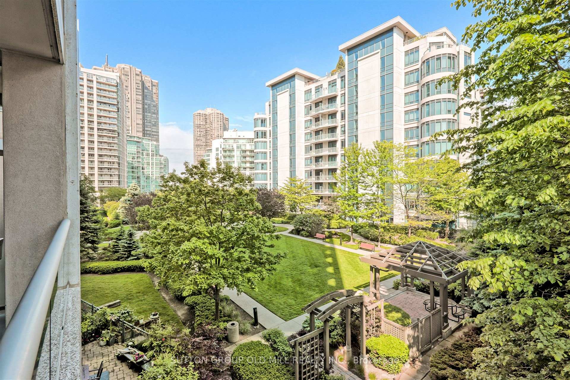 2 Bedrooms Condo at 2087 Lake Shore, Toronto For sale