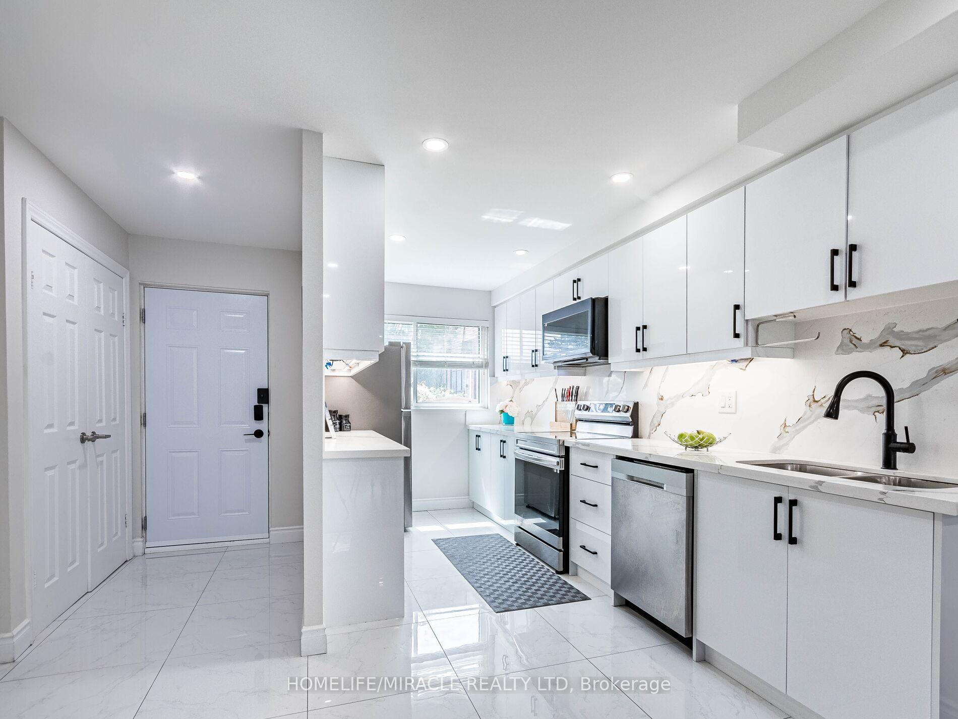 5 Bedrooms Condo at 180 Mississauga Valley, Mississauga For sale