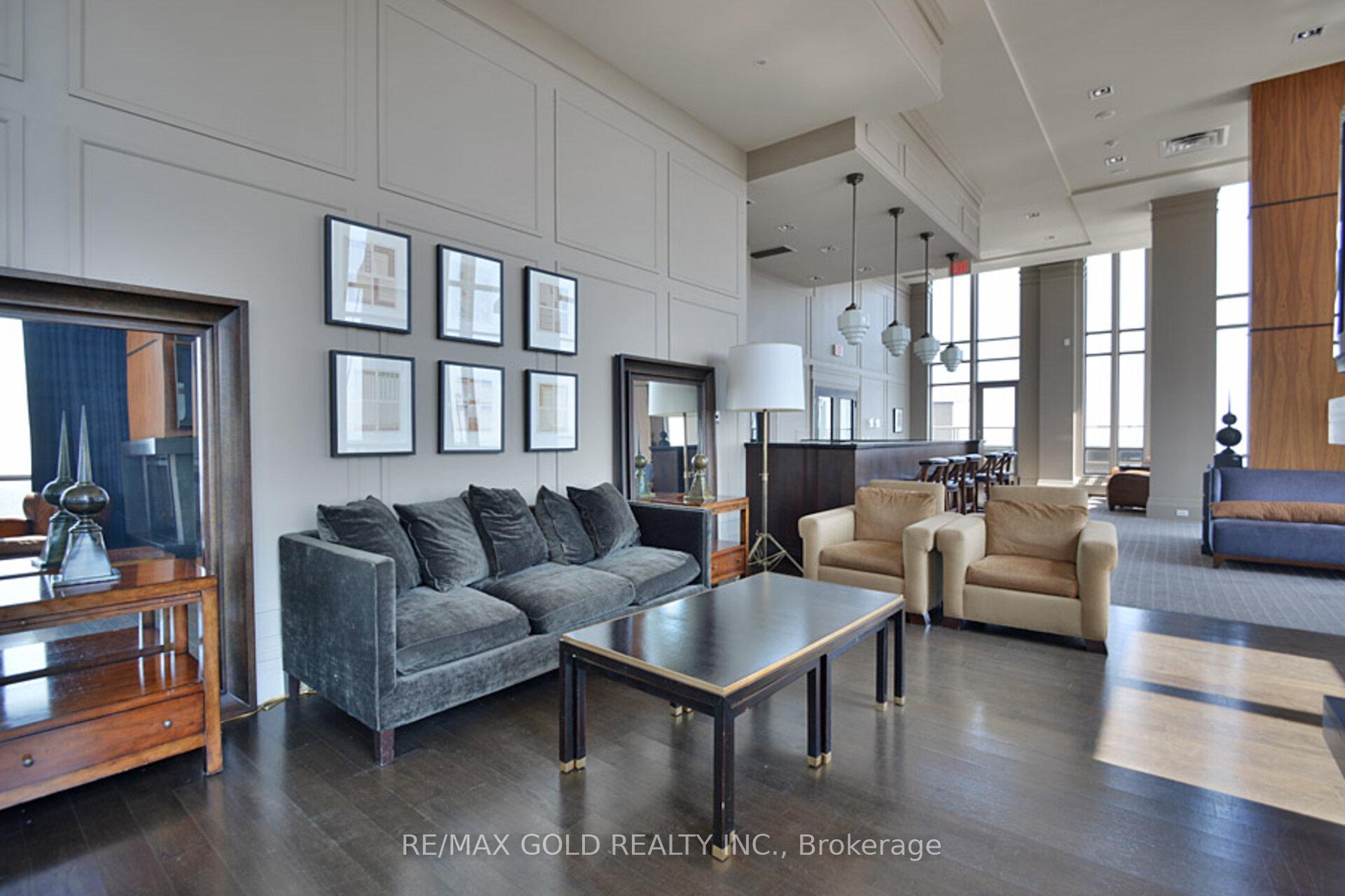 3 Bedrooms Condo at 388 Prince Of Wales, Mississauga For sale