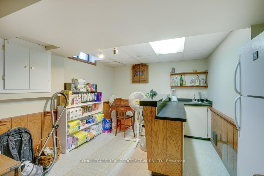 4 Bedrooms Condo at 584 Forestwood, Burlington For sale