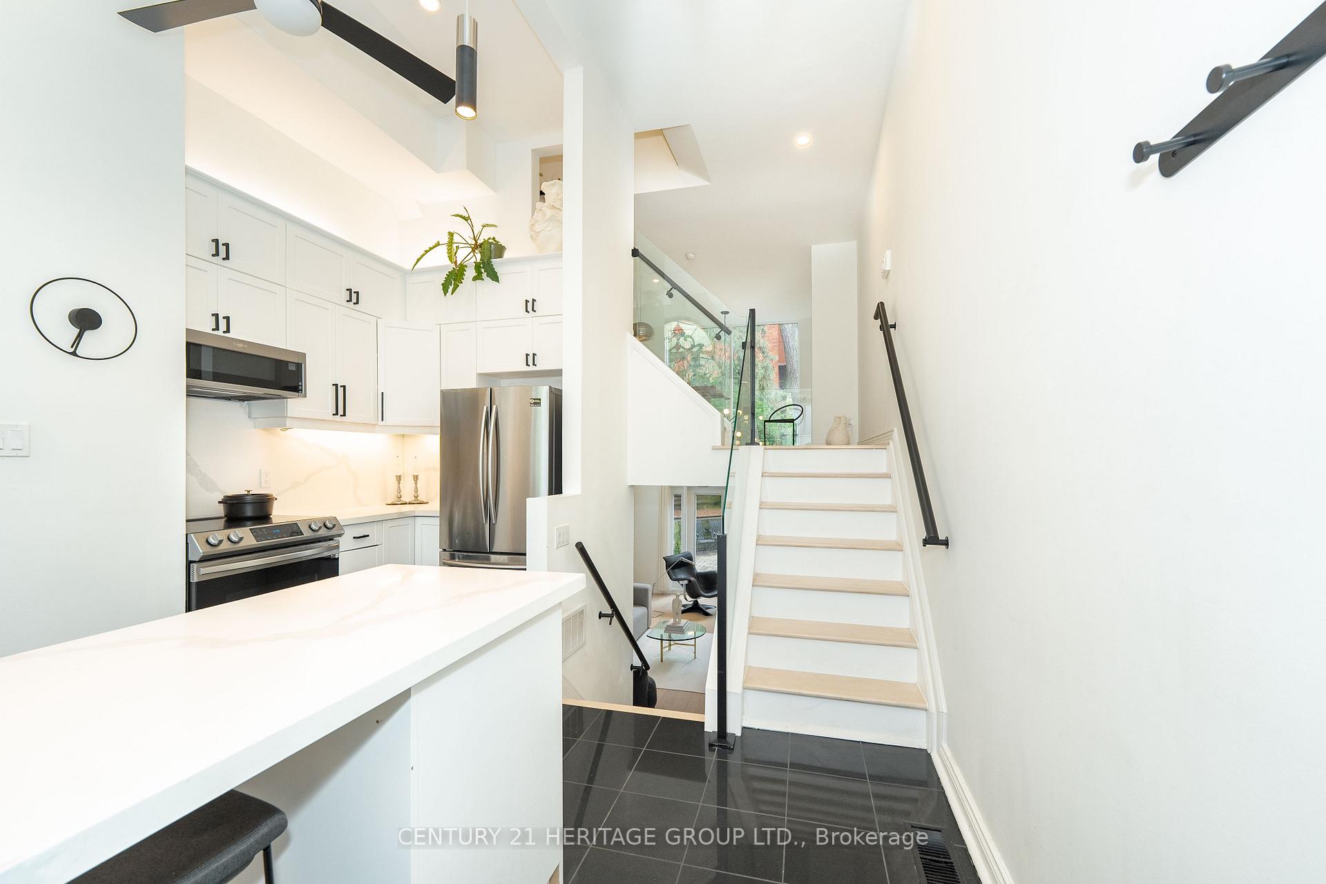 3 Bedrooms Condo at 280 Sherbourne, Toronto For sale