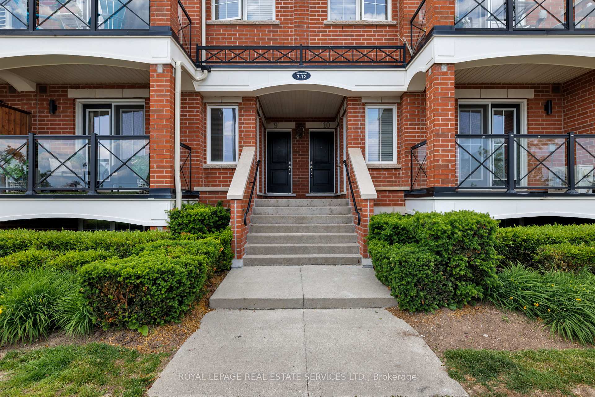 2 Bedrooms Condo at 15 Hays, Oakville For sale