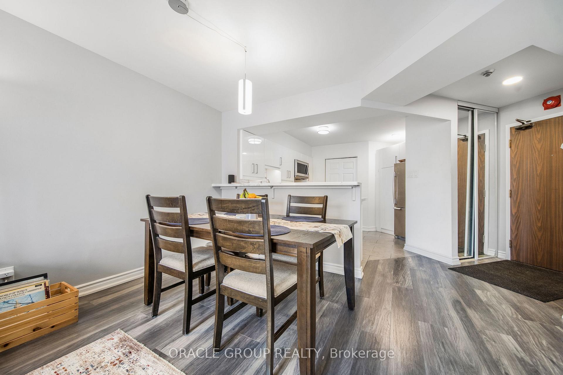 1 Bedroom Condo at 1485 Lakeshore,  Mississauga For sale